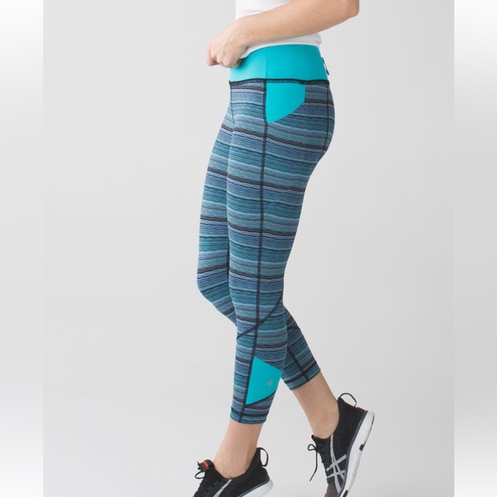165. Lululemon Pace Rival Crop 22”
Space Dye Twist Naval Blue Peacock Blue